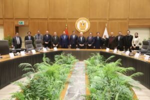 الدكتور أيمن عاشور وزير التعليم العالي والبحث العلمي، اجتماعًا مع علاء فاروق وزير الزراعة