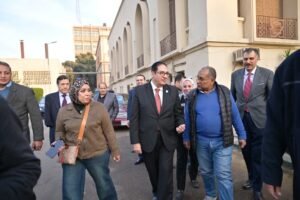 رئيس جامعة القاهرة يتفقد المدينة الجامعية